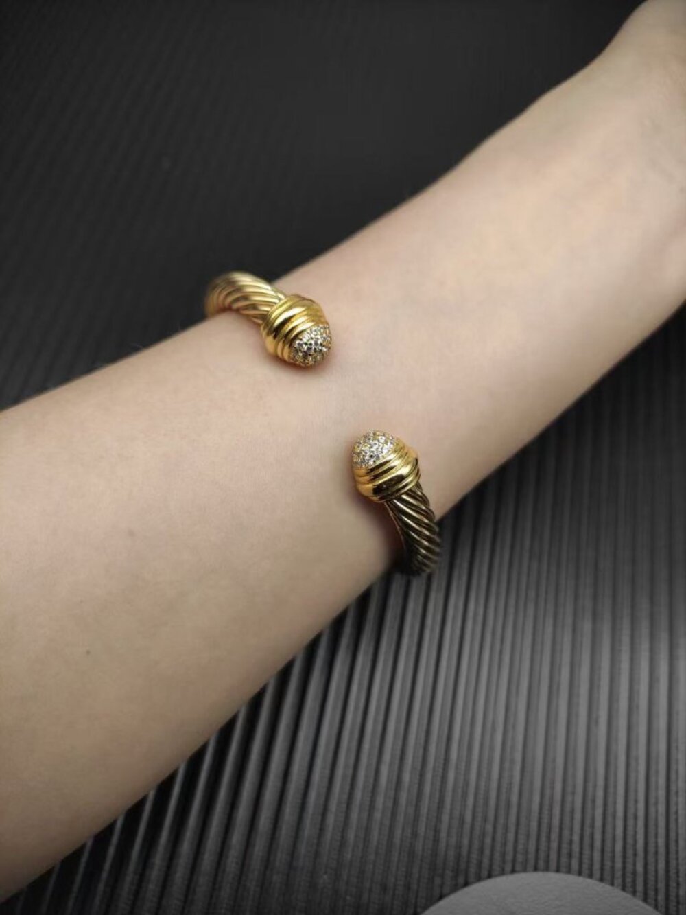 David Yurman Round Head Glod Bracelet - Picture 4 of 5